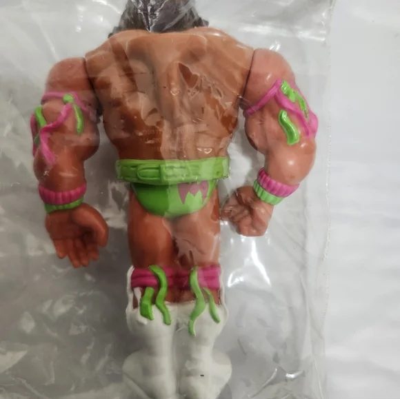 WWEWWF Ultimate Warrior Series 1 Action Figure Green and Pink Accents Loose - Picture 4 of 4